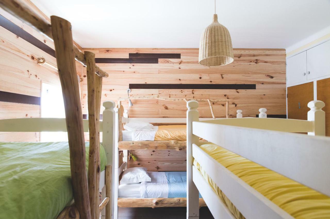 Good Feeling Hostel & Guest House Raposeira  エクステリア 写真