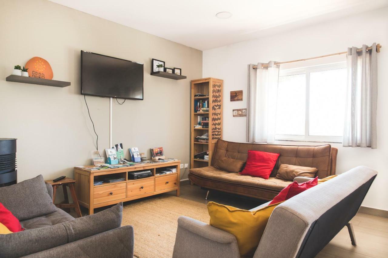 Good Feeling Hostel & Guest House Raposeira  エクステリア 写真