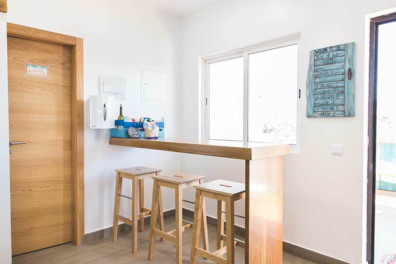 Good Feeling Hostel & Guest House Raposeira  エクステリア 写真
