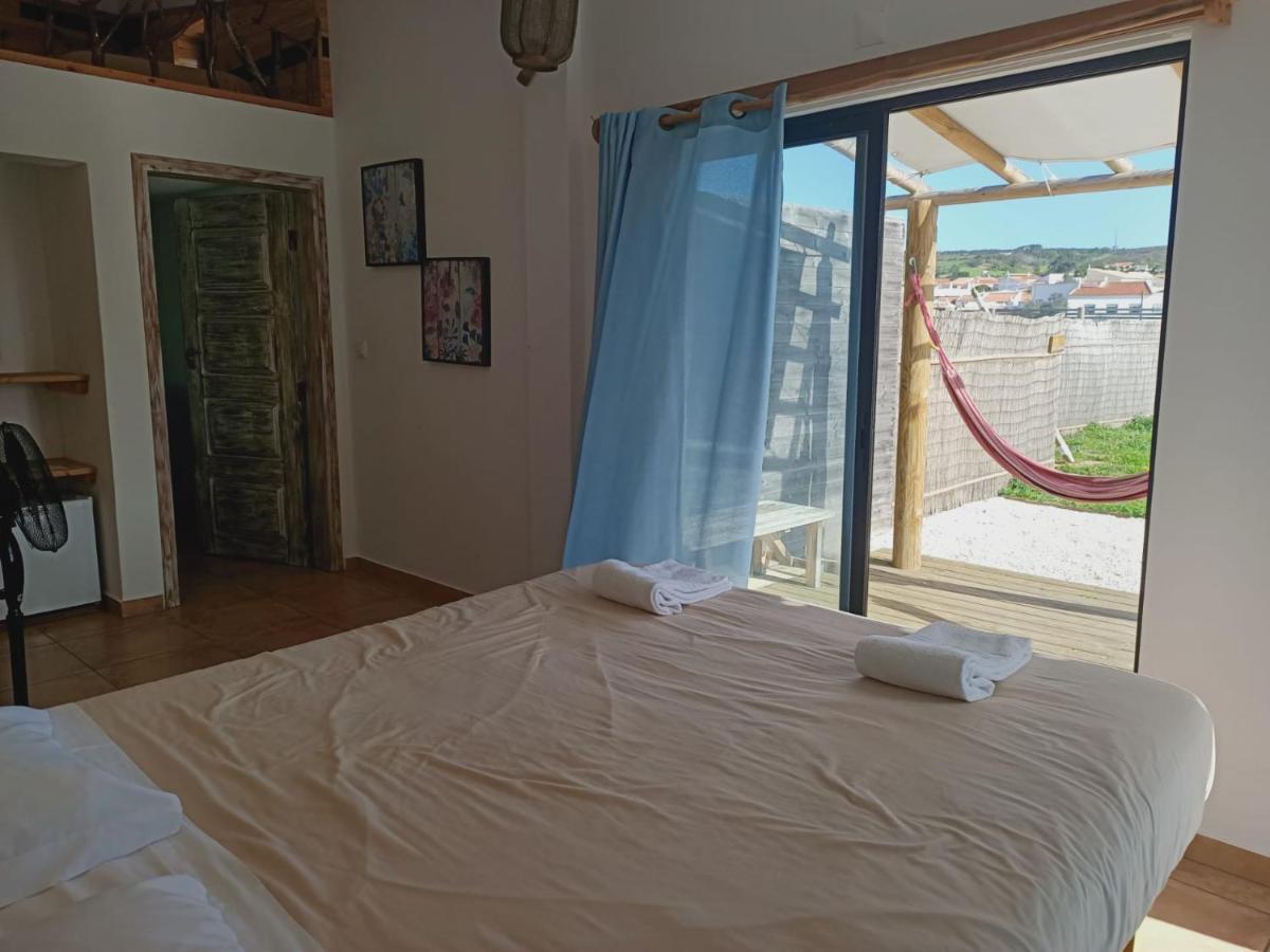 Good Feeling Hostel & Guest House Raposeira  エクステリア 写真
