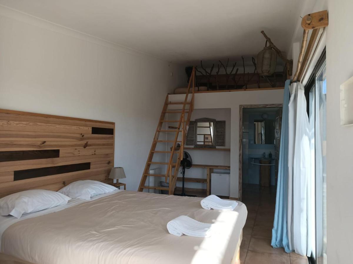 Good Feeling Hostel & Guest House Raposeira  エクステリア 写真